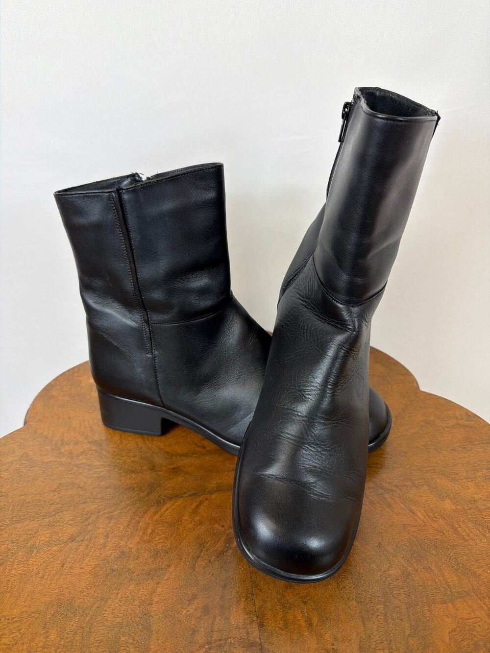 Santana Canada Black Leather Zip-Up Short Boots Size 10.5